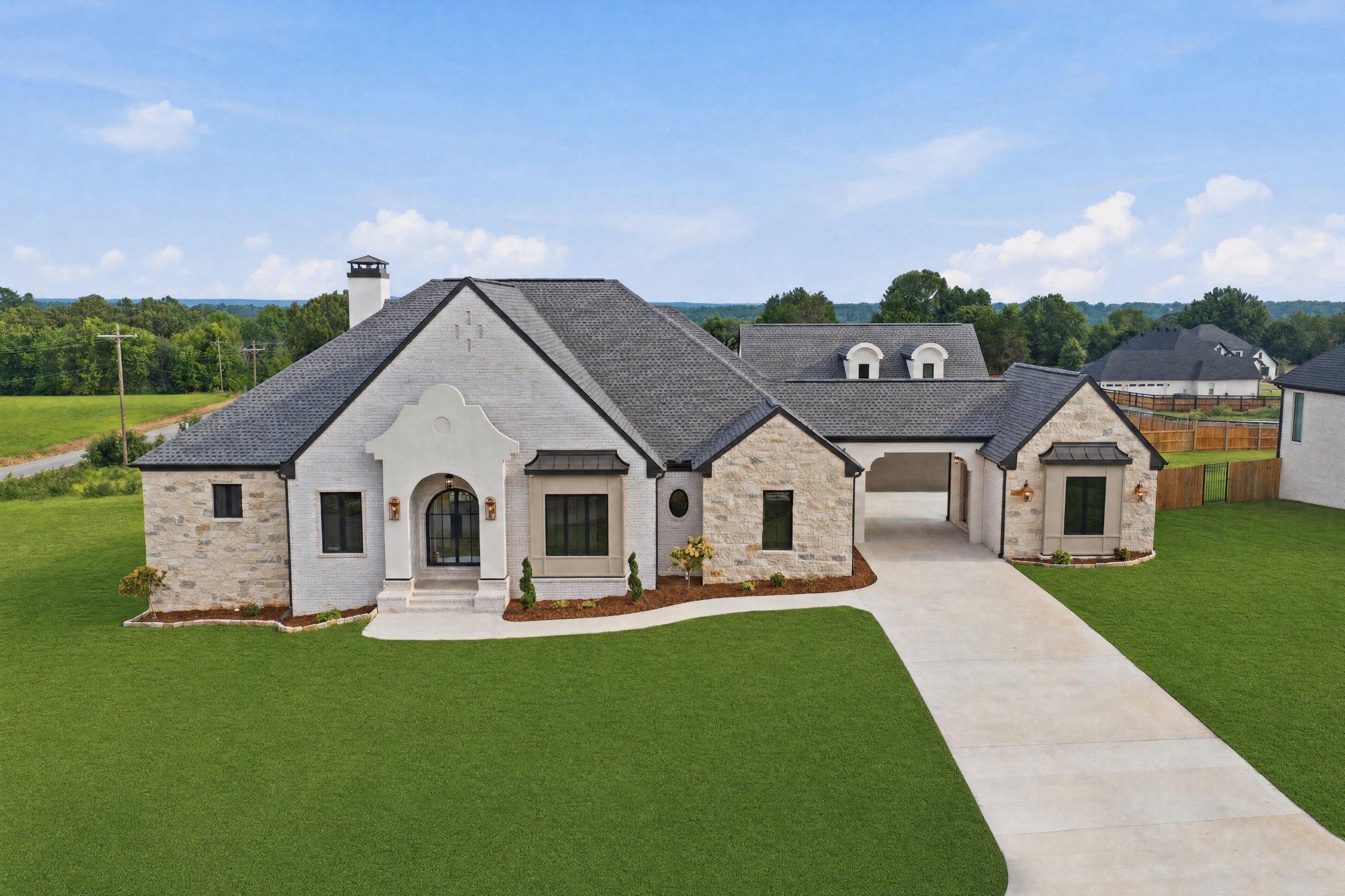 Central Arkansas home in daylight